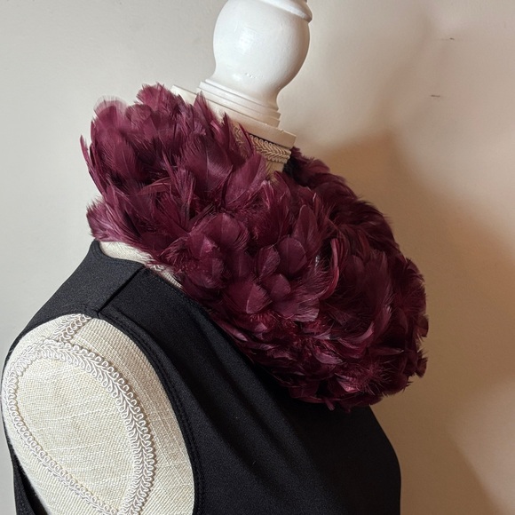 Vintage Elegant Burgundy Feathered Necklace or hat wrap - Picture 2 of 8